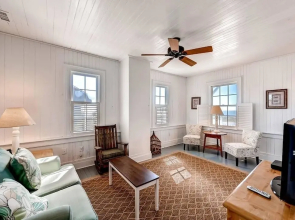 Captain Charlie s 1 3 Bedroom Holiday Home By Bald Head Island