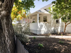 Stylish Central Napa Home With Serene Private Yard