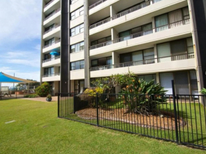 President Holiday Apartments