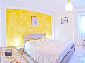 Casa Rosalia cozy holiday apartment by Gardadomsumea