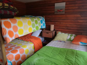 lodge con piscina privada, parcela de campo.