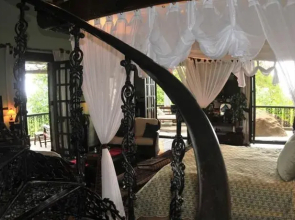 Residence on the Rocks