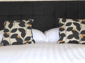 Lion House Chester - Very Near Zoo Ideal for Families