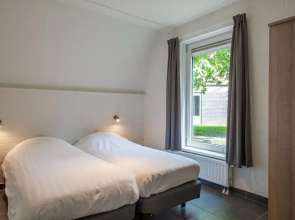 Restyled House with 5 Bathrooms near Vrachelse Heide