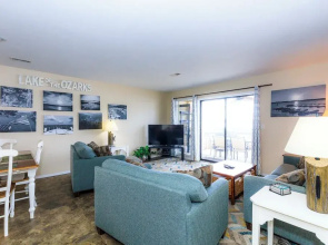 Pool Days & Water Fun Await: Lake Ozark Escape!