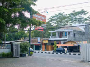 RedDoorz @ Artomoro Guest House