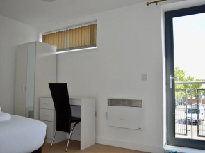 Comfortable 3 Bedroom Apartment in Manchester