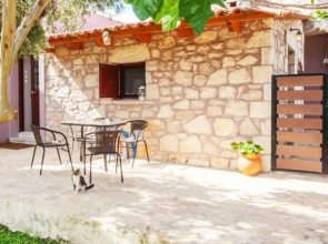 Olive Tree Farm 200m from the beach