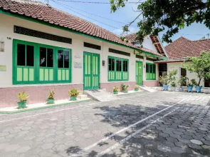 Bahagia Sederhana Homestay by ZUZU