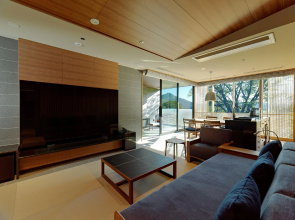 Lake Shikotsu Tsuruga Besso Ao no Za