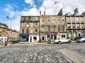 Spacious and Stylish 4-Bed Georgian Apartment