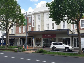 Ramada By Wyndham Hamilton City Center