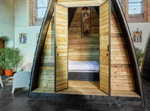 Sleeping in a Church - Bed & Bar Tolomeus