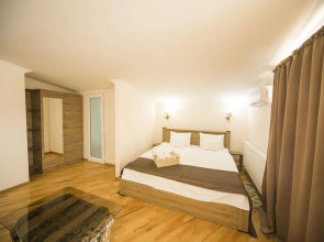 Отель Log Inn Boutique