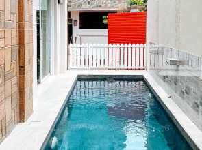 RedDoorz Hostel @ St. Paul Village LapuLapu - Vaccinated Staff