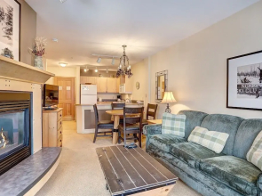 Silver Mill 8200-1br-walk To Slopes! Kids Ski Free! 1 Bedroom Condo by RedAwning