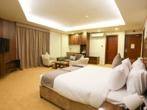 Oyyo Plaza Hotel
