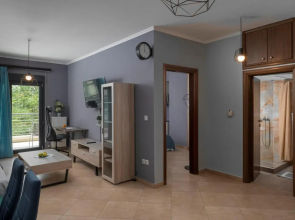 Kosmos Service Apartment City Center 2 With Parking