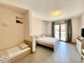 EllinFos ApartHotel