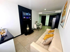 Ecusuites 7Premier Jacuzzi Vista al Río GYE