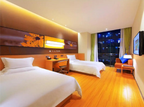 IU Hotel·Hezhou Bus Station [Internet light boutique hotel]