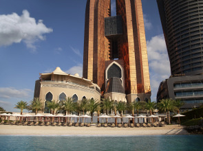 Bab Al Qasr Hotel