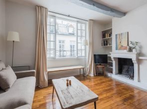 Luxury and Bright Two-Bedroom Apartment Ile Saint-Louis