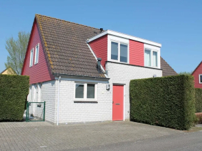 Nice Holiday Home With Garden Near Beach