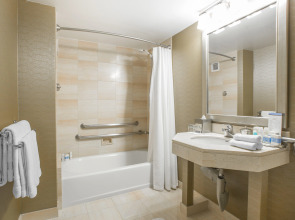 Omni Los Angeles Hotel at California Plaza