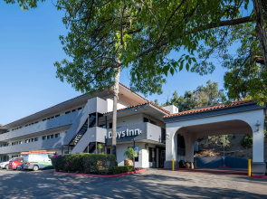 Days Inn by Wyndham Encinitas Moonlight Beach