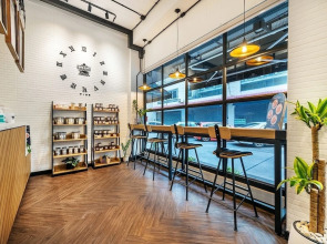 Siam Subway Hostel and Café