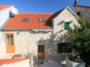 Draga - Traditional & in Center - SA1