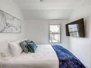 Stroll to Ocean Grove Boardwalk & Beach: Sleek Apt