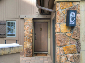 3br Slopeside Beaver Creek  Ski-in, Sleeps 10 3 Bedroom Townhouse by RedAwning