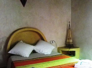 Double Bedroom and Spacious Garden With Swimming Pool