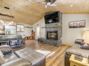 Sevierville Cabin ~ 3 Mi to the Island!