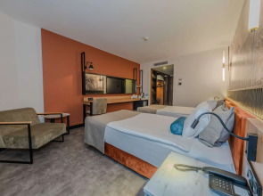 Best Western Plus Khan Hotel