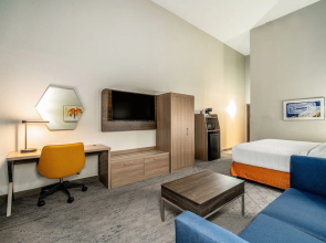 Holiday Inn Express & Suites Phoenix - Mesa West