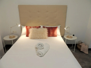 Casa Gascona con parking, wifi y netflix gratis!! By DeLabra Apartments