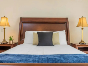 NEW Premium Luxury 2BR 3BA Pool House