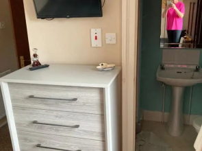 Thistle Room single with en-suite