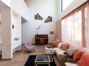 Unit 4 - Spacious Smart Home Triplex Private Garden & Parking