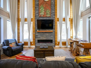 Stardust Hollow Cabin for 14