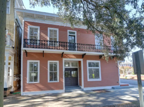 Gallery Stays - Parkside Manor