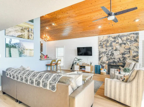 Oceanfront Surfside Beach Home: Deck + Grill!