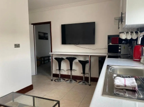 Modern 2 Bedroom Flat in Robert st, Swansea