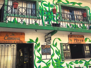 Canova Hostel & Pizza