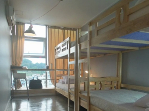Life Guesthouse - Hostel