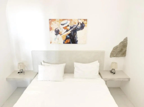 Poli Cave House - Fira Santorini