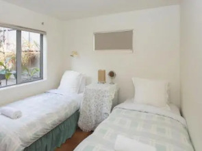 Chester Cottage - Beachfront Luxury